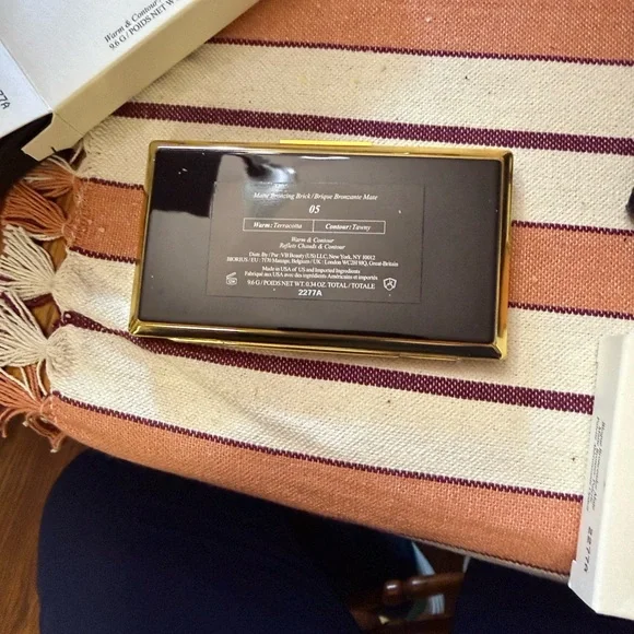 Victoria Beckham Bronzing Brick with Gold Accents - Picture 3 of 4